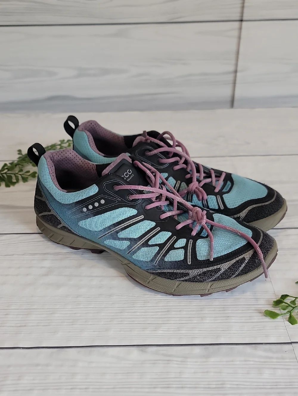 ECCO Biom Trail Hiking Shoes Women’s  Athletic Sneakers Size 8.5 ( EU 39 )